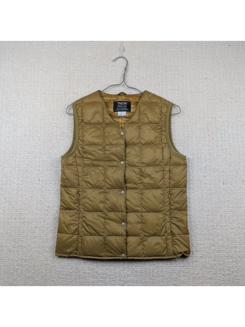Taion Lightweight Insulated Button Up Puffer Down Vest Women Size S Beige Gorp